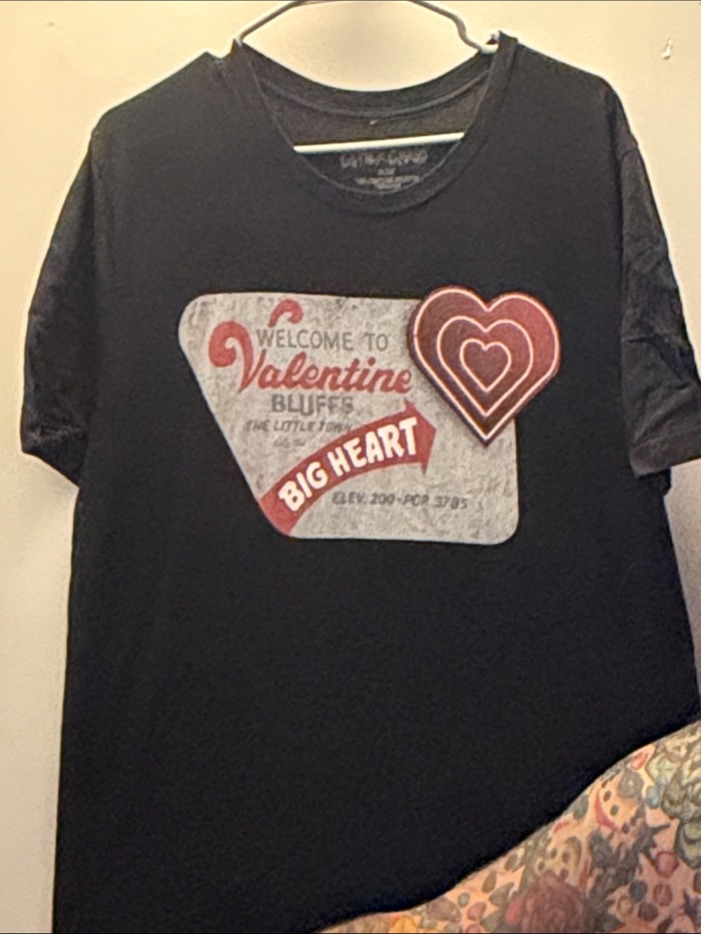 Black 'Valentine Bluffs' Graphic Tee - Big Heart Design from My Bloody valentine